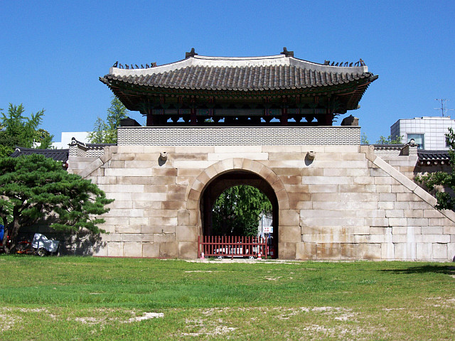 Palais de Gyeongbokgung - Porte geonchunmun sur l'enceinte est