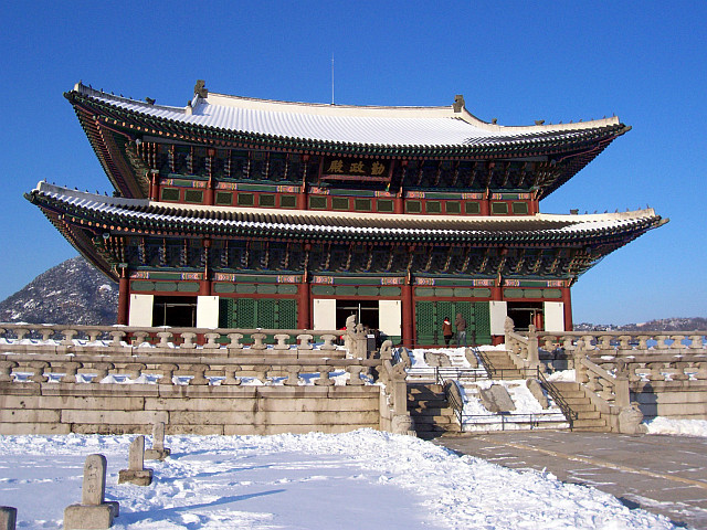 Gyeongbokgung palace - Geunjeongjeon under the snow