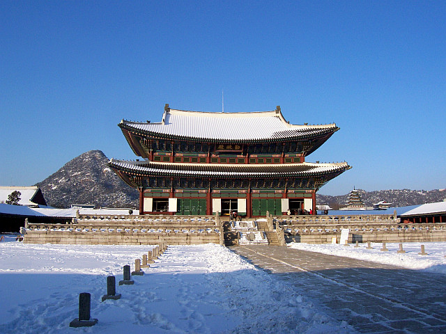 Palais de Gyeongbokgung - Allée du Geunjeongjeon en hiver