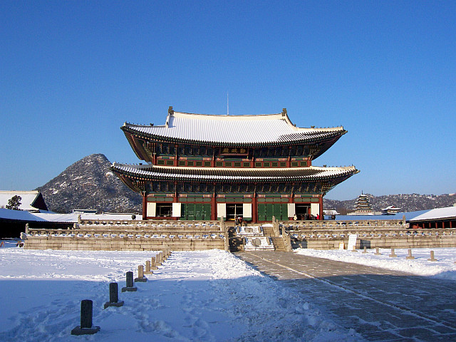 Picture Gyeongbokgung Palace Alley To Geunjeongjeon In Winter Picture Gyeongbokgung Palace Alley To Geunjeongjeon In Winter