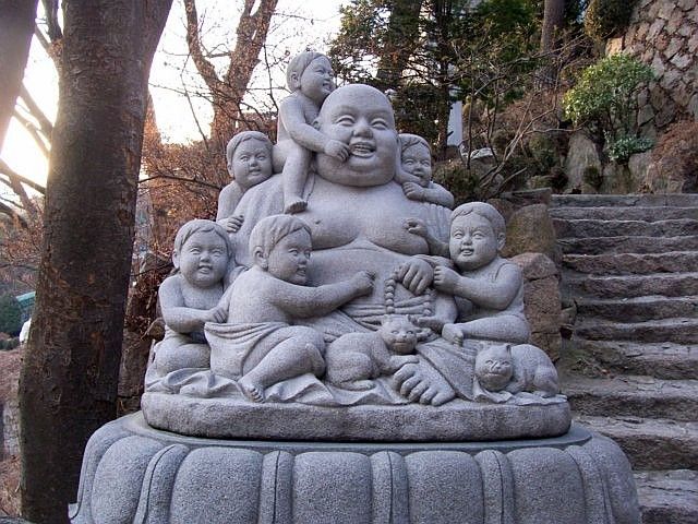 Temple sunggasa (Bukhansan) - Bouddha Mireuk avec enfants