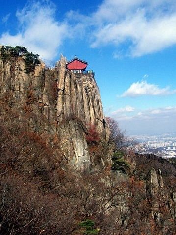 Gwanaksan - temple on a cliff