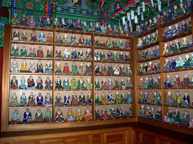 Surisa temple - Hall to the 1,000 Buddhas