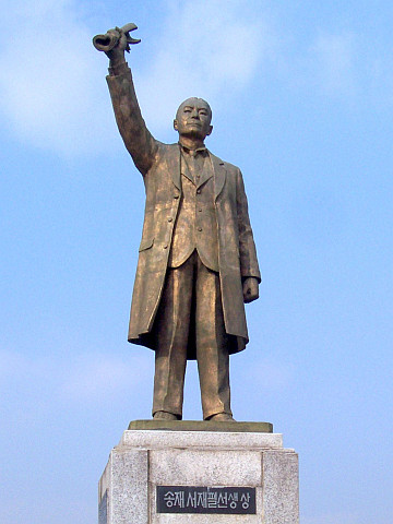 Independence park - Statue of Songjae Suhr Jae-Phil