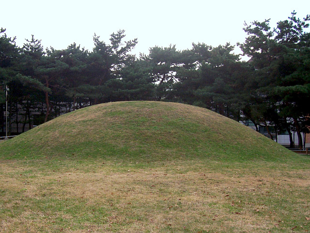 Seokchon - tombe tumulus datant du royaume de Baekje