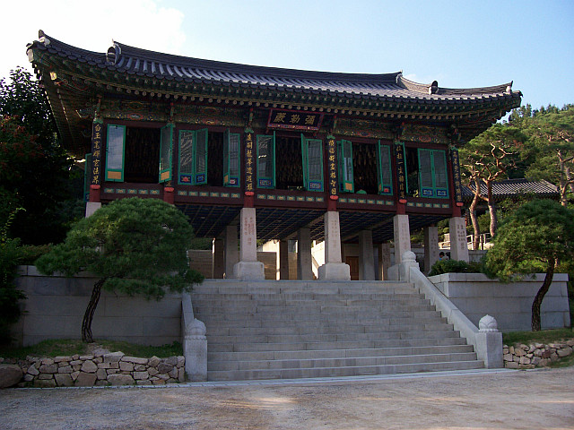 Bongeunsa temple - Hall on stilts