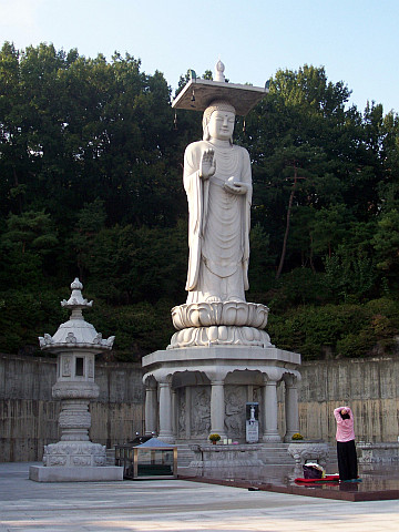 Temple Bongeunsa - Statue du bodhisattva Mireuk