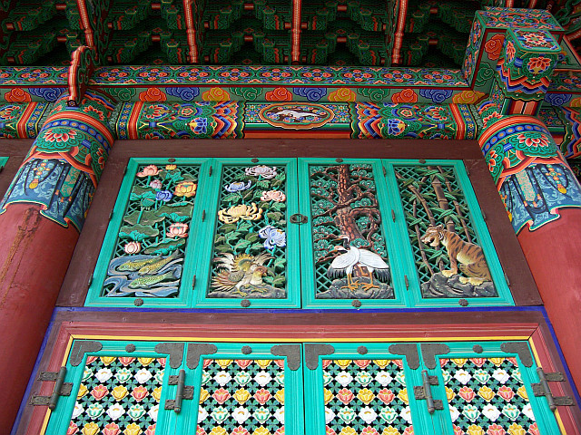 Bongwonsa temple - Windows decorations