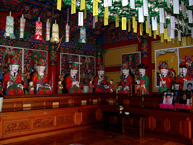 Bongwonsa temple - 5 of the 10 judges of "Hell"