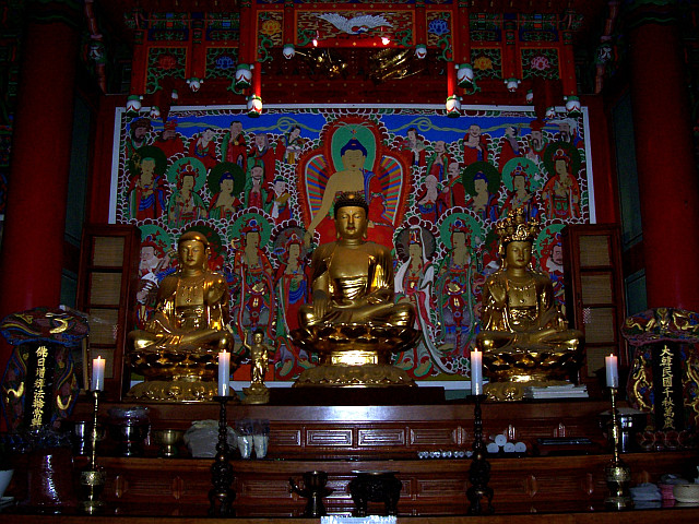 Temple Bongwonsa - Salle du bouddha Sakyamuni