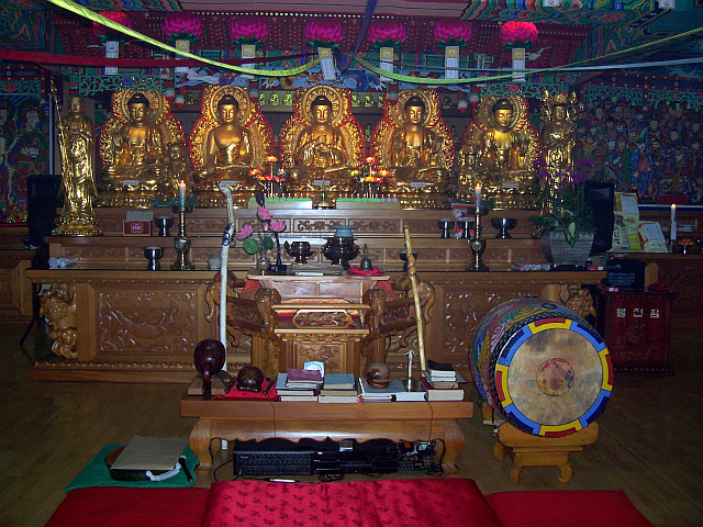 Guksadang temple - Buddhas