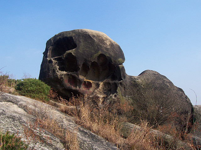 Temple Guksadang - Rocher du squelette