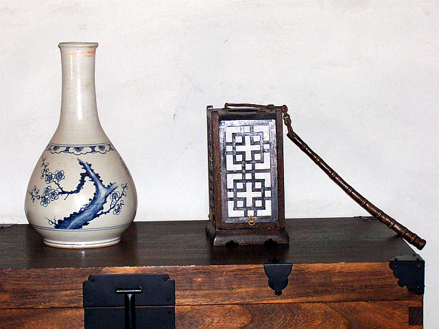 Unhyungung palace - Vase and lantern