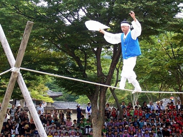 Village folklorique de Yong-in - Spectacle de funambule