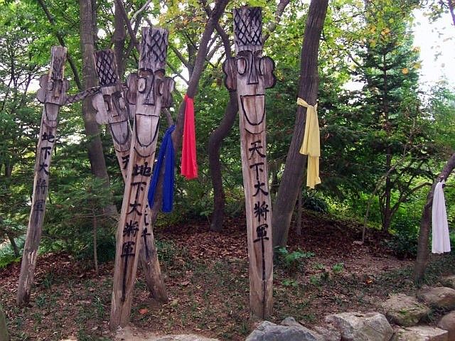 Yong-in folk village - Wooden totems