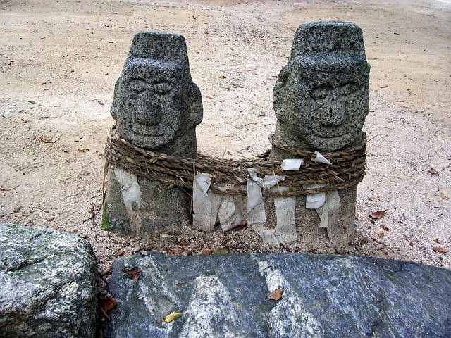 Yong-in folk village - Sculptures