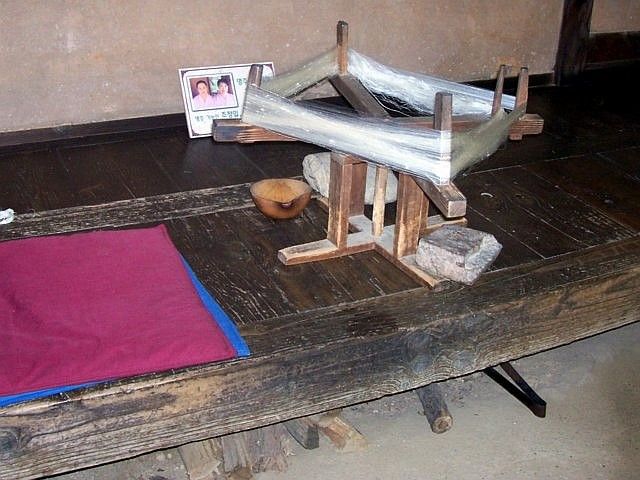 Village folklorique de Yong-in - Filage pour la soie