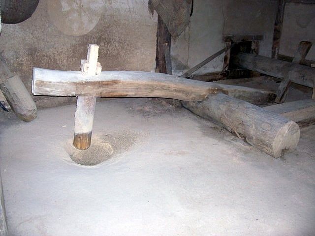 Yong-in folk village - Mechanism of pounding rice