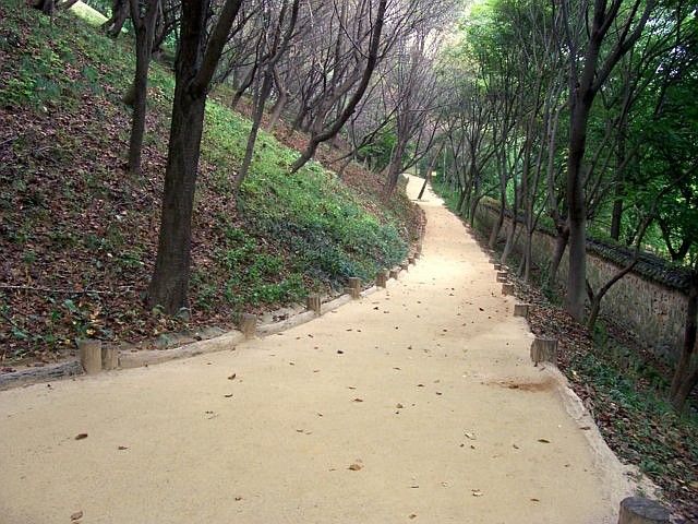 Village folklorique de Yong-in - "Chemin de terre jaune" (yellow earth road)