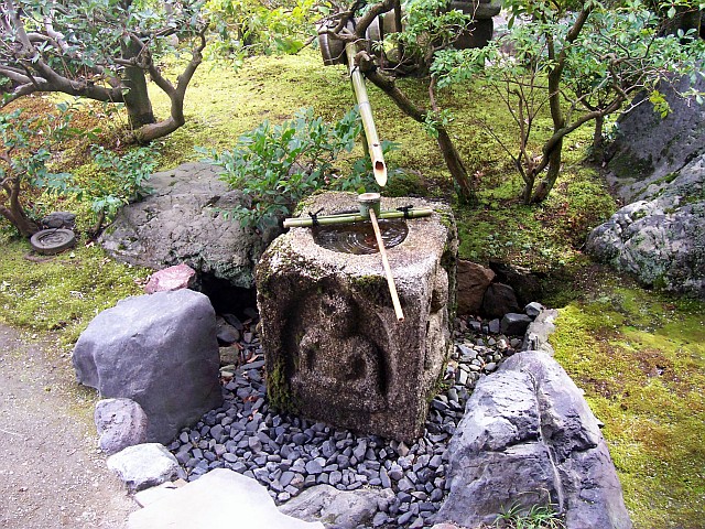 Nijo castle - Fountain in the gardens