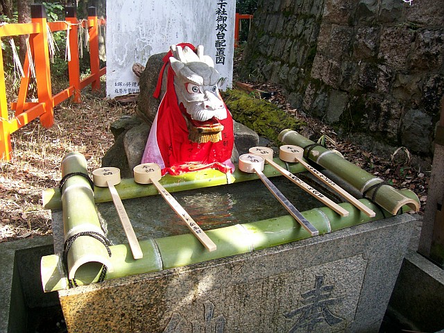 Fushimi Inari Shrine - Ablutions fountain looking like a dragon