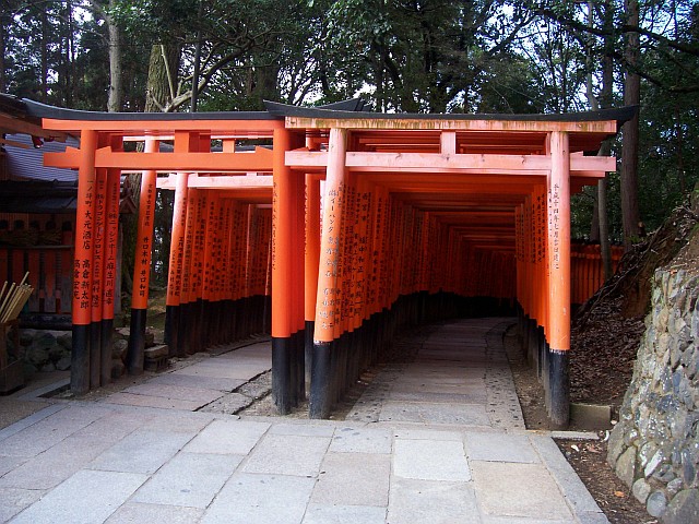 Sanctuaire Fushimi Inari - Accès par toriis