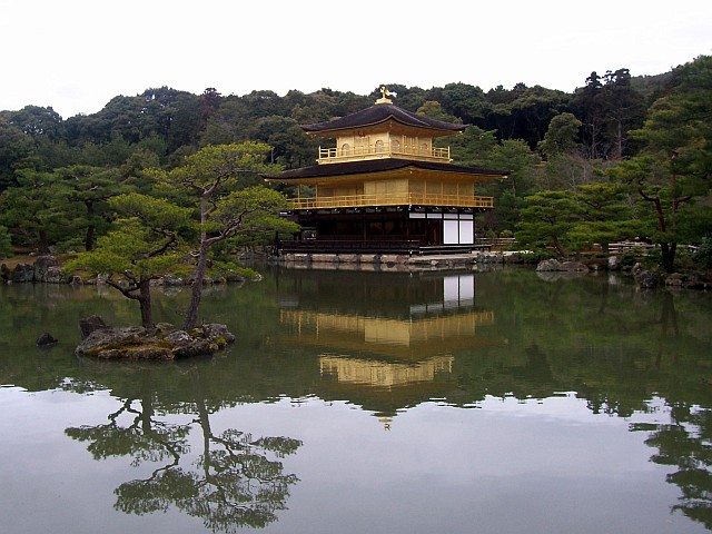 Kinkaku-ji temple - Golden pavilion