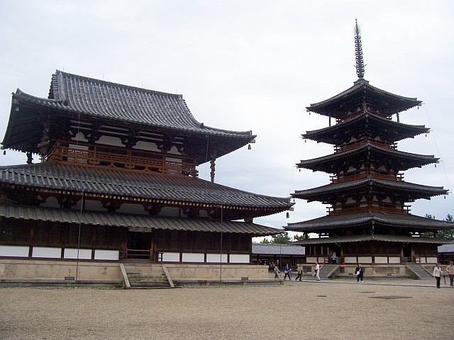 Temple bouddhiste Horyuji - Pagode à 5 étages et temple à 2 étages