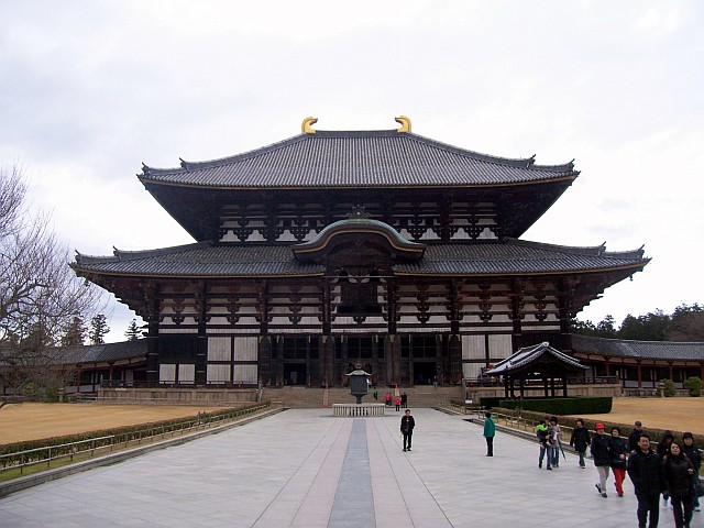 Allée menant au temple Todai-ji