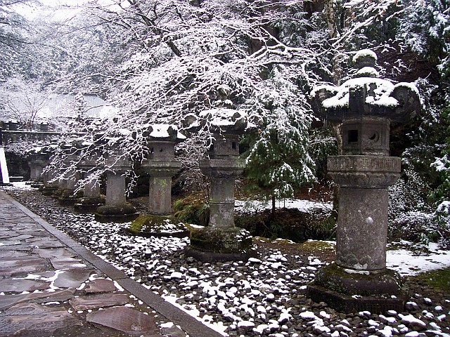 Sanctuaire Taiyuin Byo - Lanternes en pierre