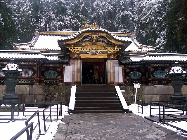 Sanctuaire Taiyuin Byo - Porte karamon menant au haiden