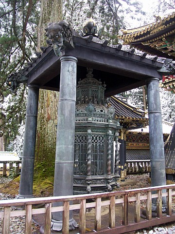 Sanctuaire Toshogu - Baldaquin à têtes d'éléphants