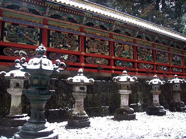 Sanctuaire Toshogu - Lanternes en pierre