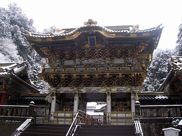 Toshogu shrine - Yomeimon gate