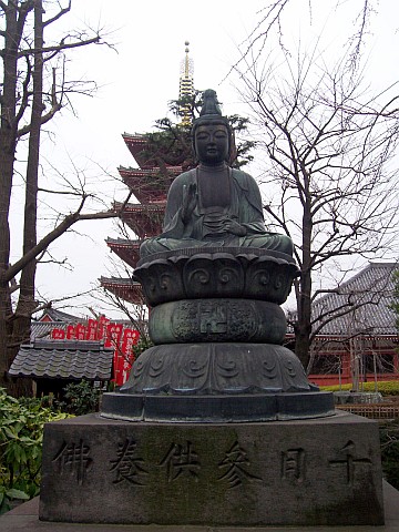 Temple bouddhiste Senso-ji - Bouddha dans la position du lotus