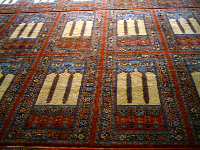 Blue Mosque - Carpet with spots for the faithful
