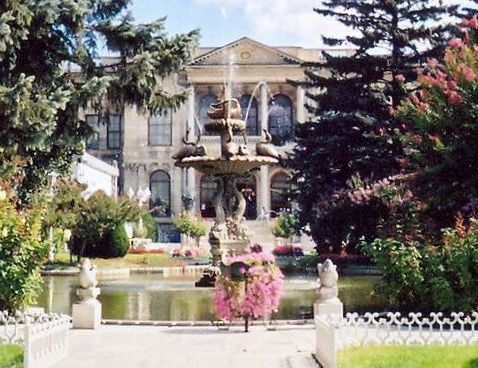 Palais de Dolmabahçe - Fontaine