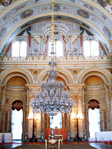 Palais de Dolmabahçe - Salle du trône avec chandelier de cristal