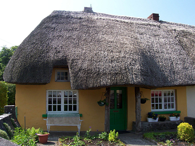 Adare - Thatch roofed house (view 3)