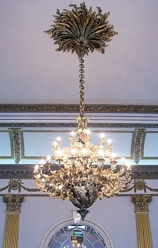 Château de Dublin - Lustre de la salle du trône