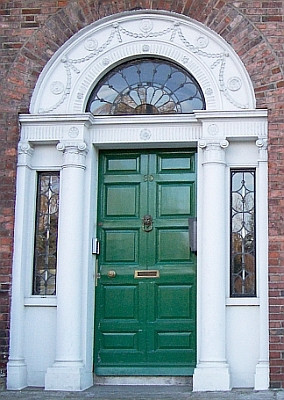 Door of a Dublin georgian house (view 3)