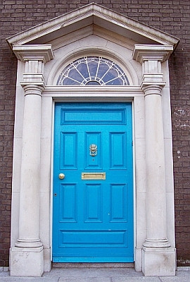 Door of a Dublin georgian house (view 5)