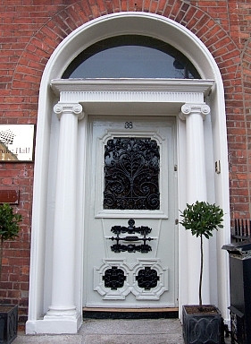 Door of a Dublin georgian house (view 9)