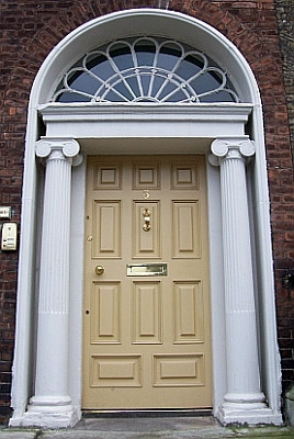Door of a Dublin georgian house (view 12)