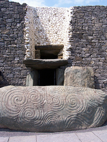 Newgrange - Entrée de la tombe