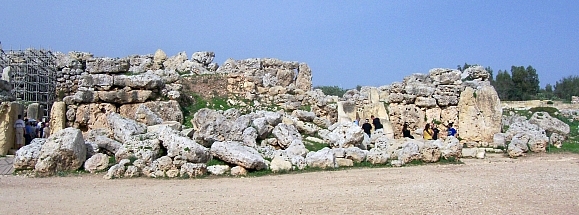 Entrée des deux temples de Ġgantija