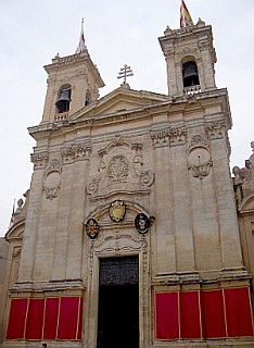 Façade de la basilique de Victoria