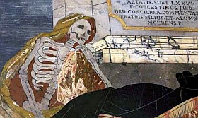 Co-cathédrale Saint-Jean - pierre tombale représentant la mort