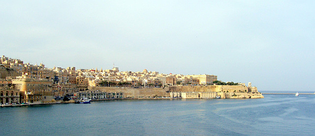 Remparts de La Valette vus à partir du grand Harbour