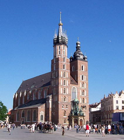 Cracovie - Vue d'ensemble de la basilique Notre-Dame